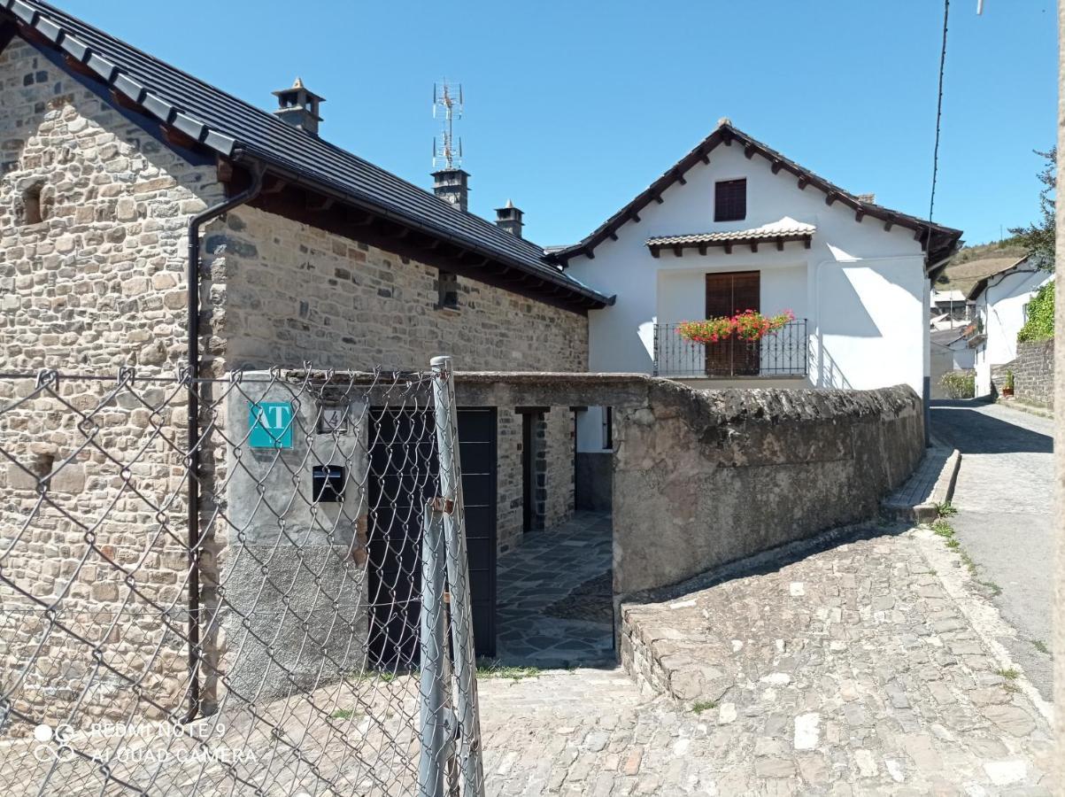 Apartamentos Camino De La Val Borau Luaran gambar